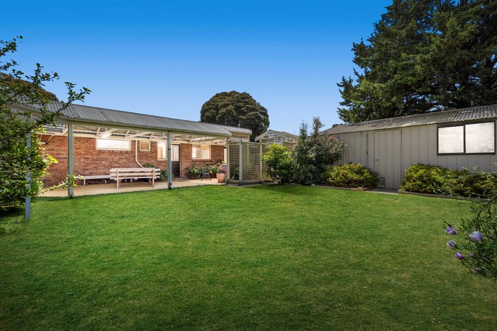 32 ILUKA DR, WERRIBEE, VIC 3030