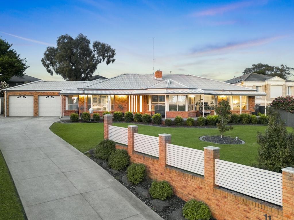 11 BRIARWOOD CL, GARFIELD, VIC 3814