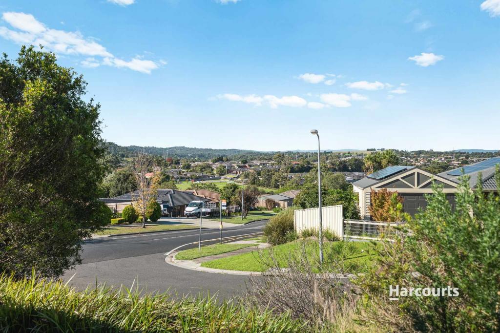 112 EAGLE DR, PAKENHAM, VIC 3810