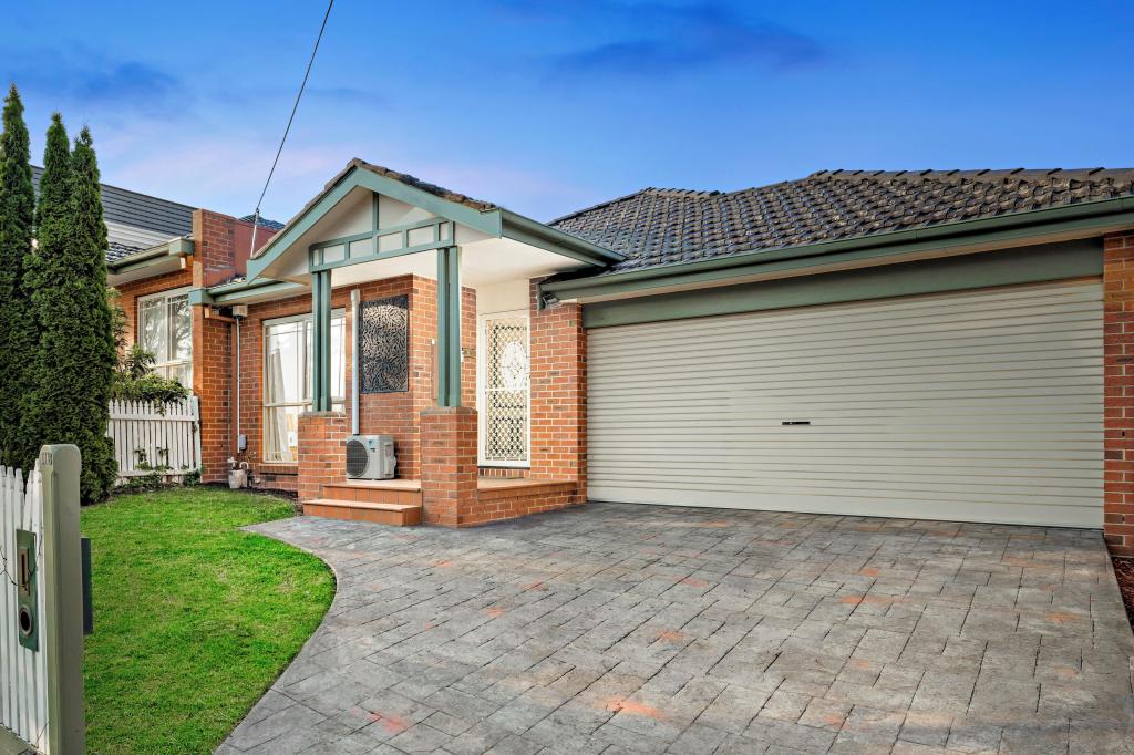 11B COOMLEIGH AVE, GLEN WAVERLEY, VIC 3150