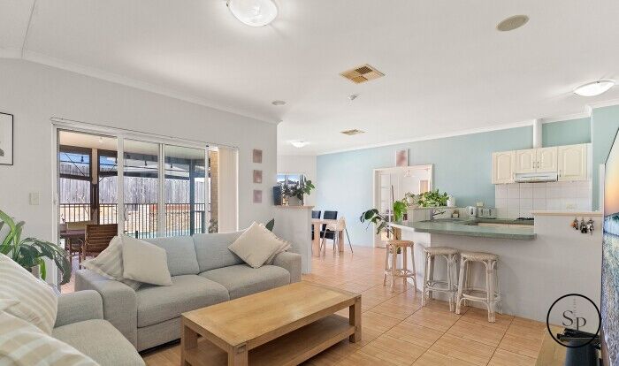 22 Boardwalk Bvd, Halls Head, WA 6210