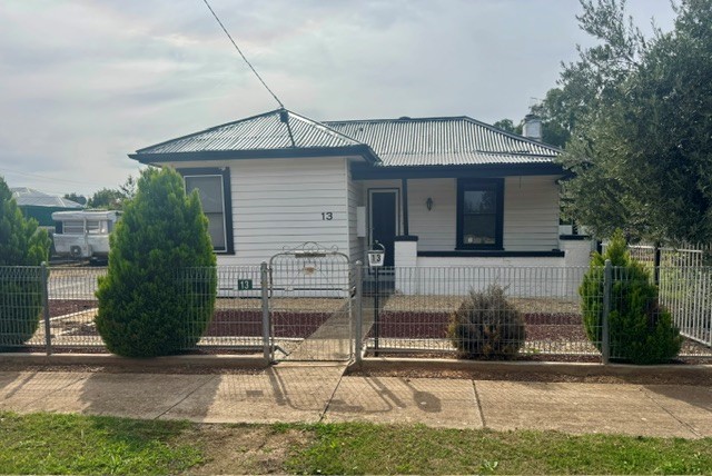 13 Menzies St, Charlton, VIC 3525