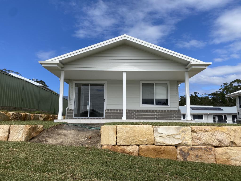 17 Amaroo Dr, Narrawallee, NSW 2539