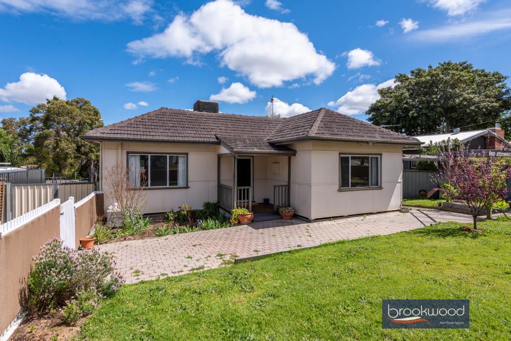 3 Jinda Rd, Koongamia, WA 6056