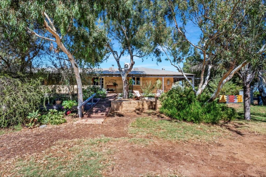 124 Hamersley Rd, Walkaway, WA 6528