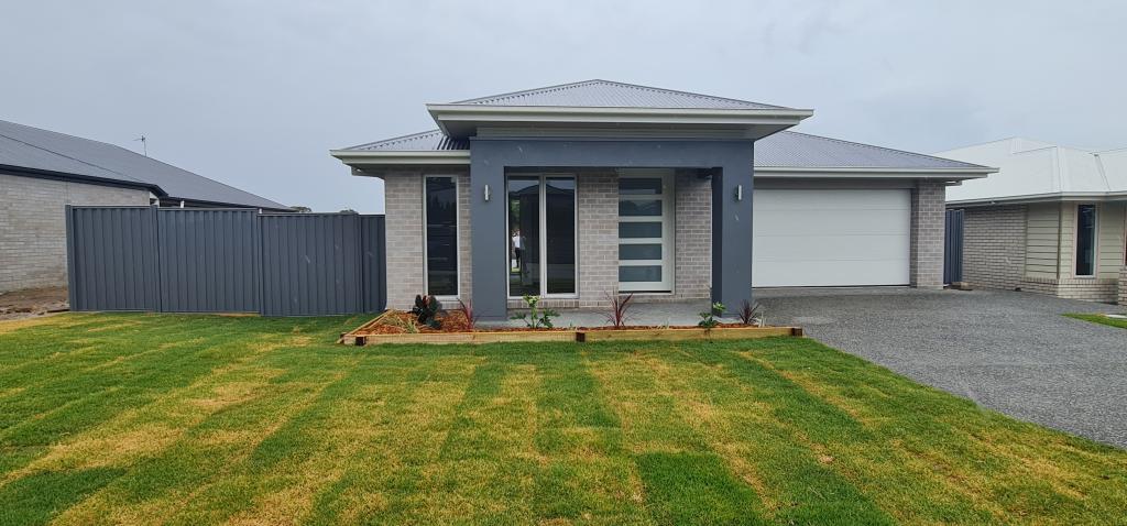 35 Waugh St, Urangan, QLD 4655