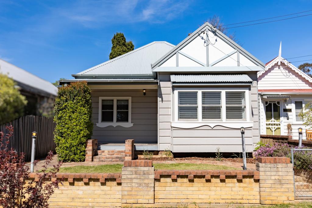 69 Govetts Leap Rd, Blackheath, NSW 2785