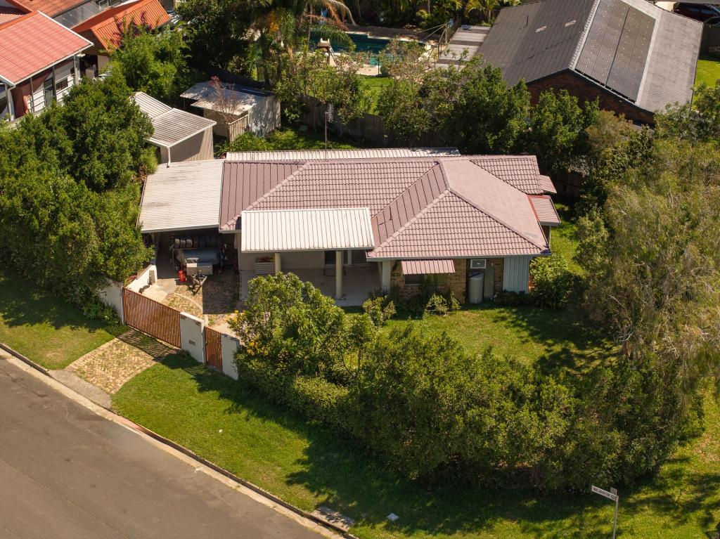 64 NUMERALLA AVE, ASHMORE, QLD 4214