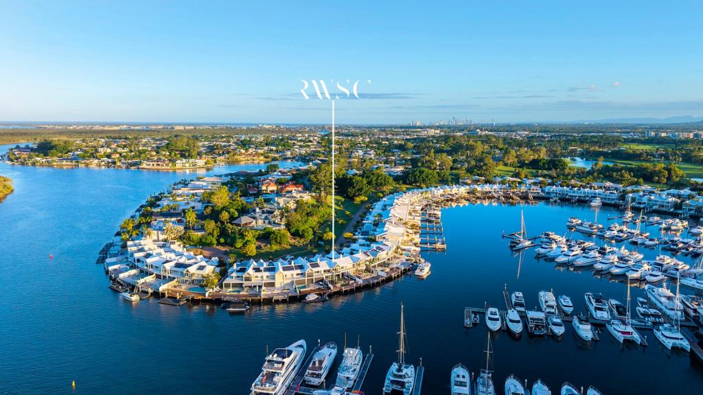 5652 Harbour Tce, Hope Island, QLD 4212