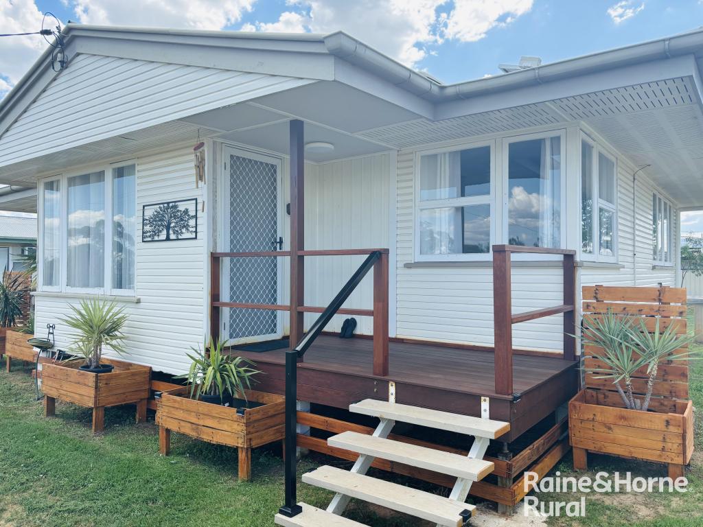 17 Downs St, Roma, QLD 4455