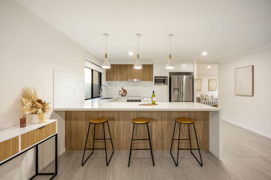 11 Cobourg St, Forest Lake, QLD 4078