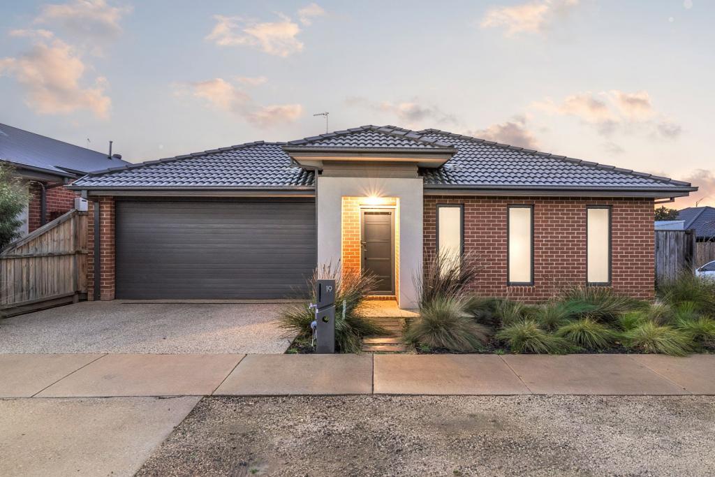 19 BARBRA DR, CHARLEMONT, VIC 3217