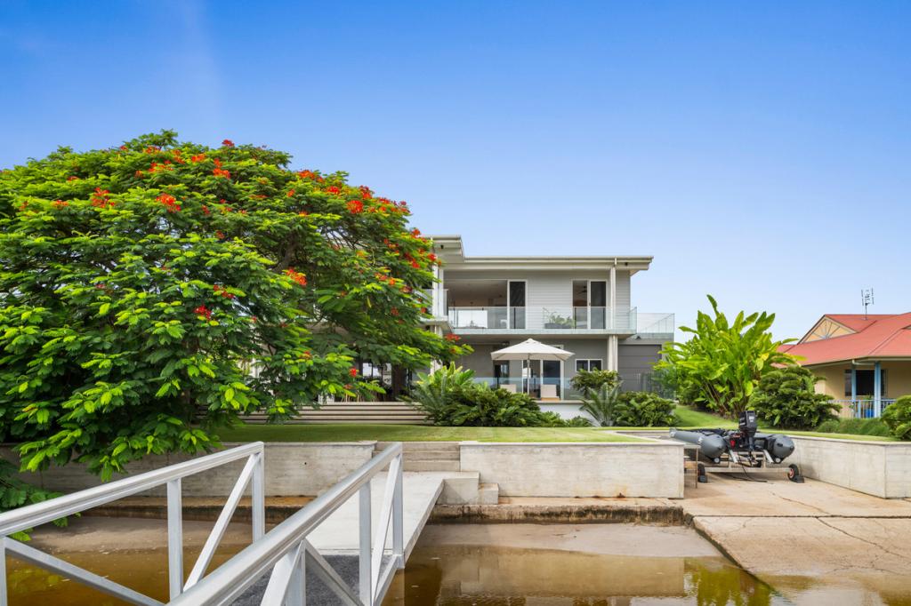 27 Kooringal Cres, Buddina, QLD 4575