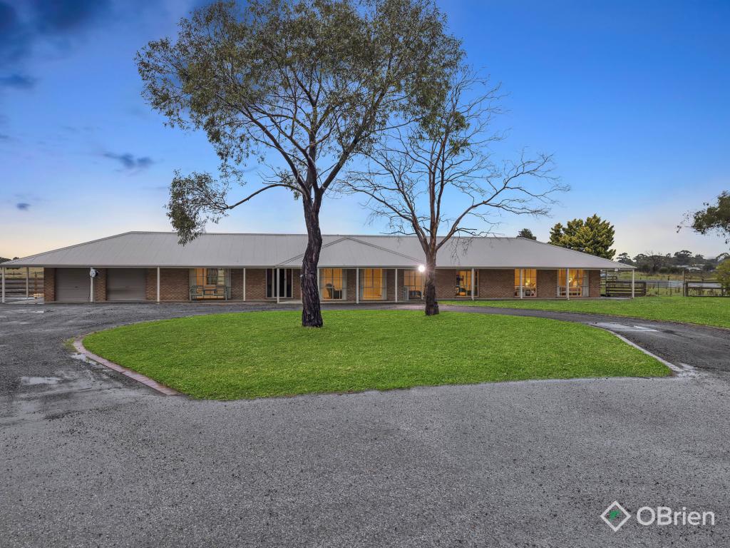 4 PIVATO CT, CANNONS CREEK, VIC 3977