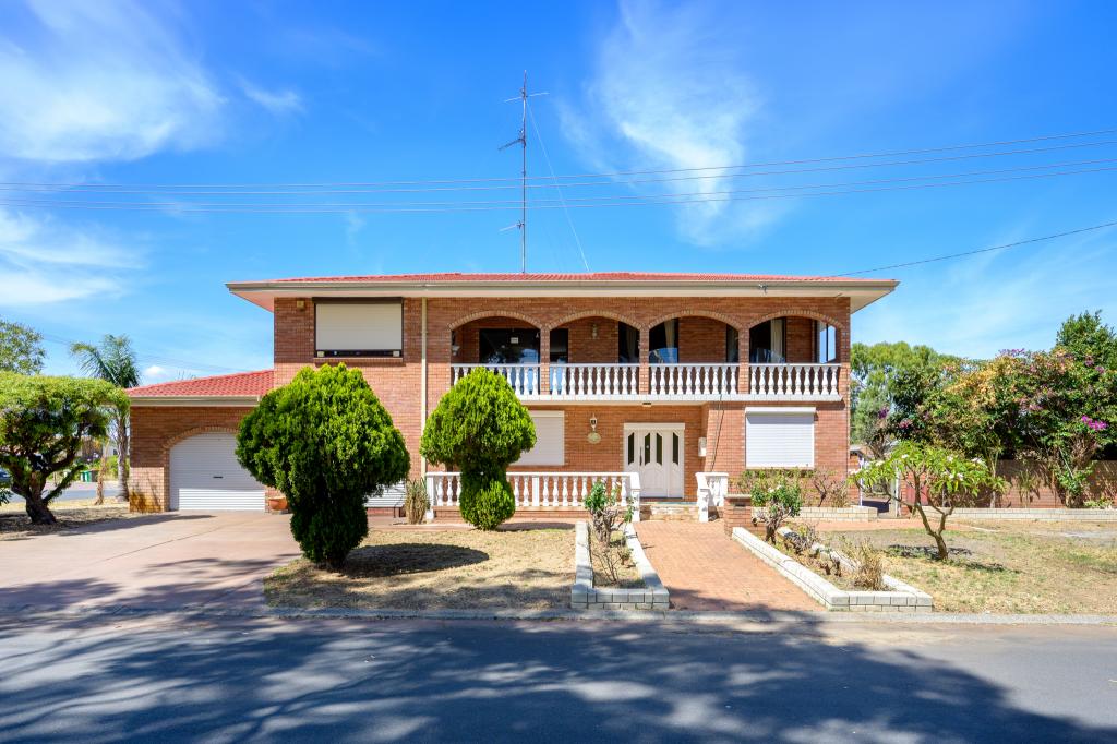 11 FAIRWAY CT, EAST BUNBURY, WA 6230