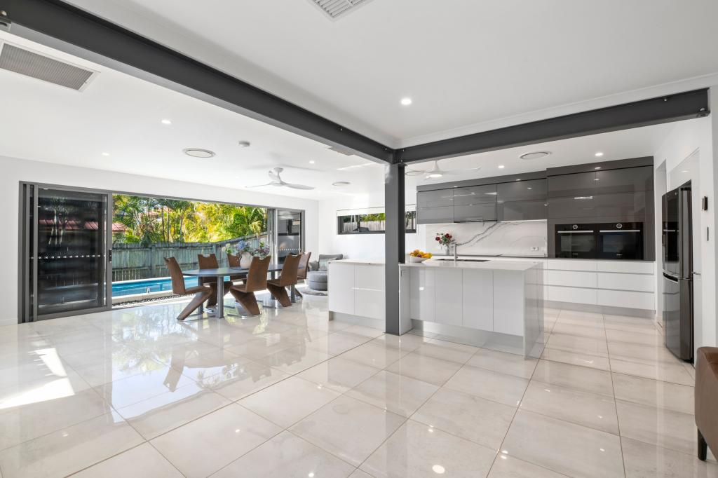 5 Glenvillan Pl, Bridgeman Downs, QLD 4035