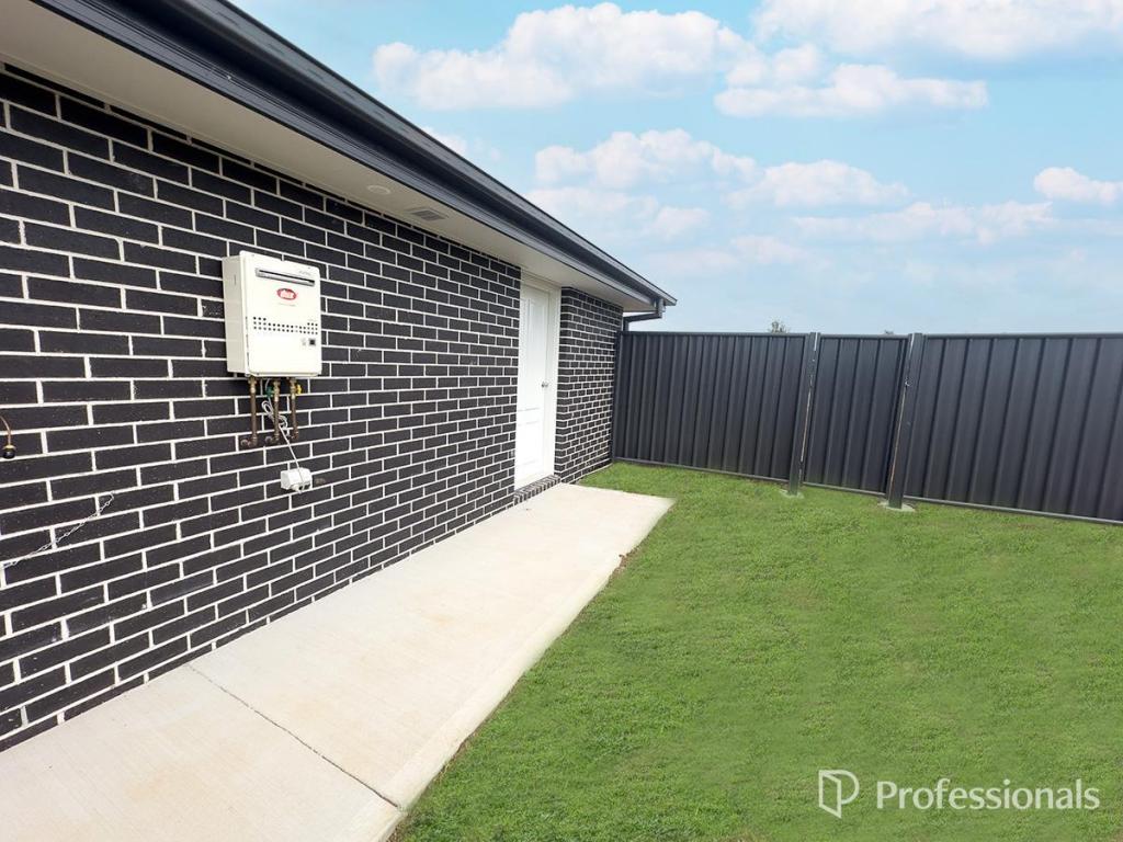 2/11 Peppercress Ct, Moore Creek, NSW 2340