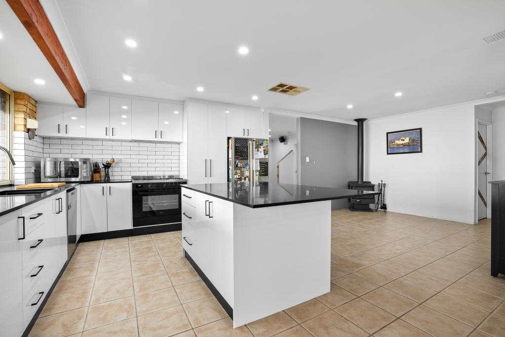 10 Muir Cl, Waikiki, WA 6169