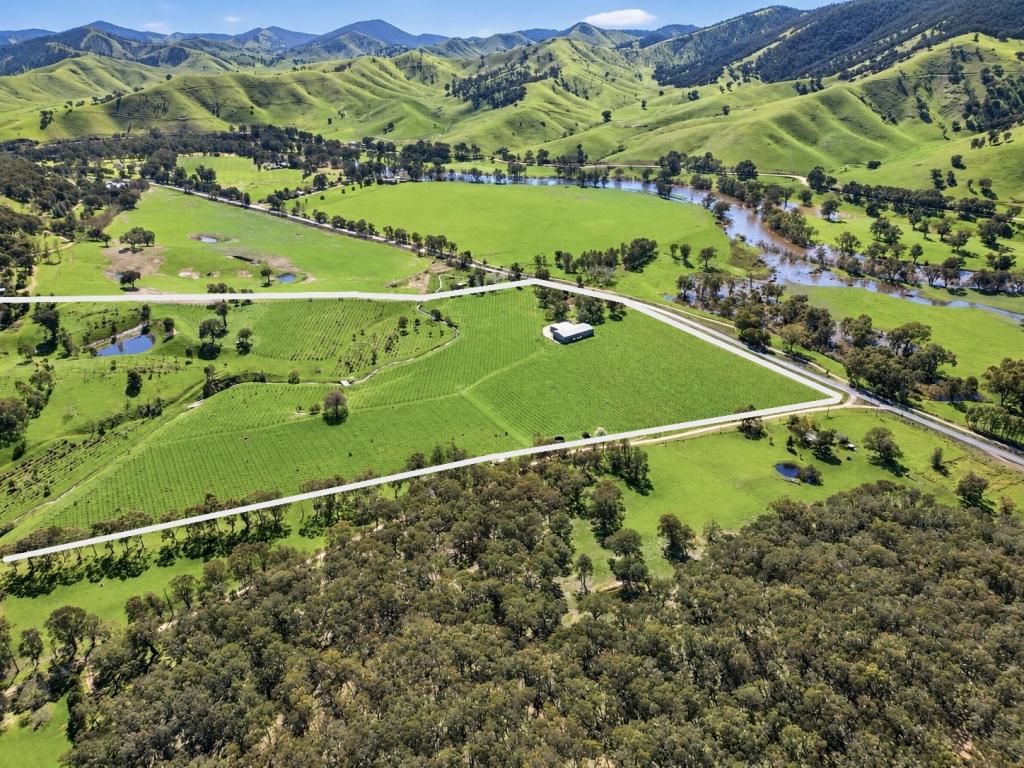 8792 Murray River Rd, Walwa, VIC 3709