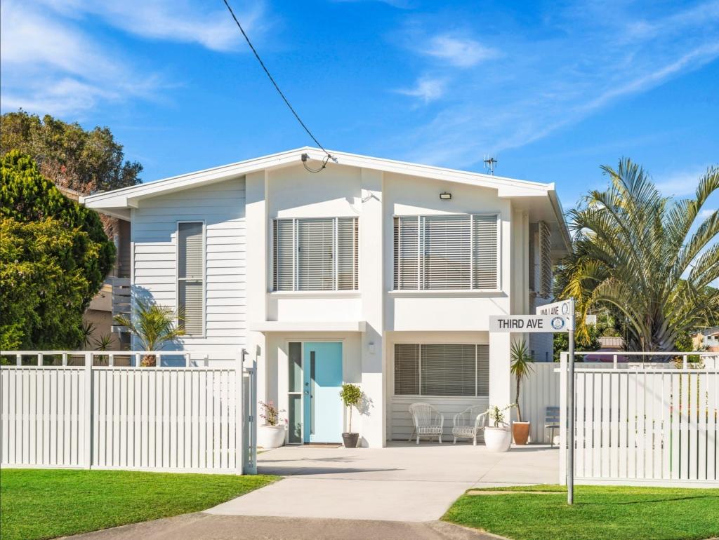 54 Third Ave, Palm Beach, QLD 4221