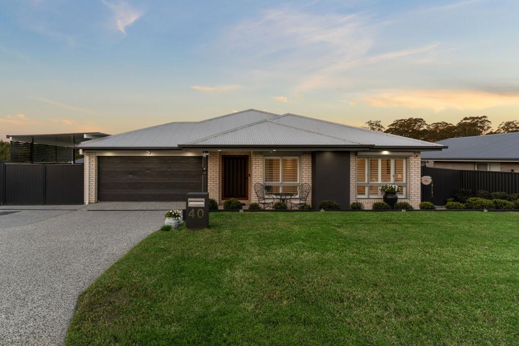 40 Brumby Cct, Woodford, QLD 4514