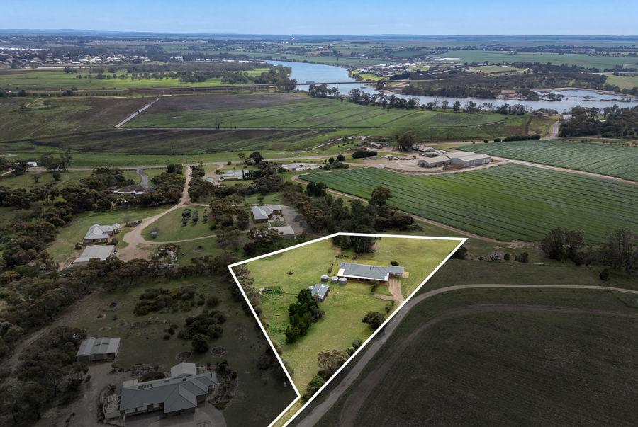 61 Carter Rd, Swanport, SA 5253