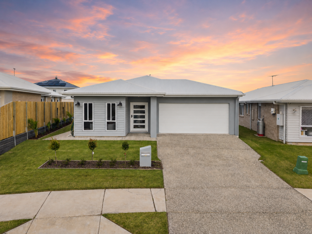 13 Alpine St, Redland Bay, QLD 4165