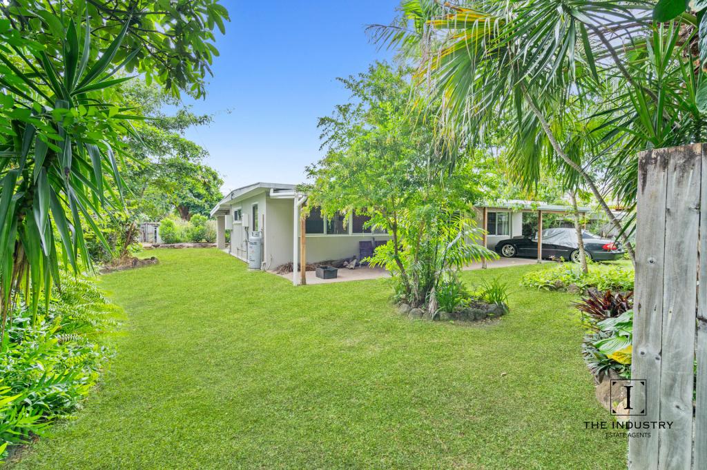 12 ASH ST, HOLLOWAYS BEACH, QLD 4878