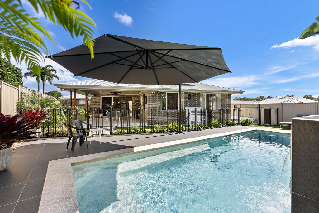 27 Falkirk Pde, Redland Bay, QLD 4165