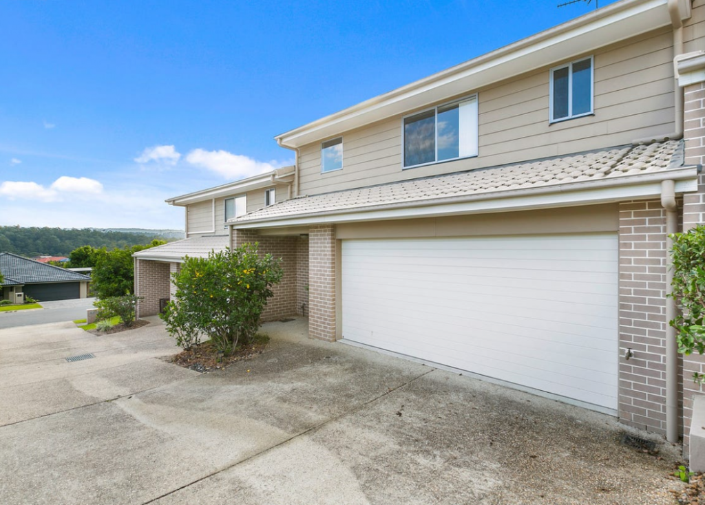 2/52 Hawkesbury Ave, Pacific Pines, QLD 4211