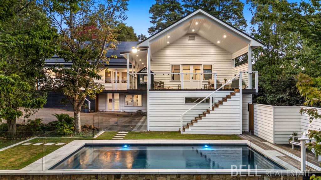 33 Pine Rd, Mooroolbark, VIC 3138