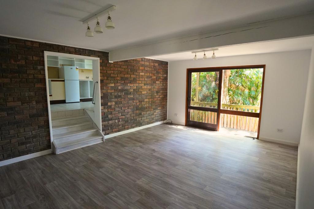 FLAT/4 WALKER AVE, NARRABEEN, NSW 2101