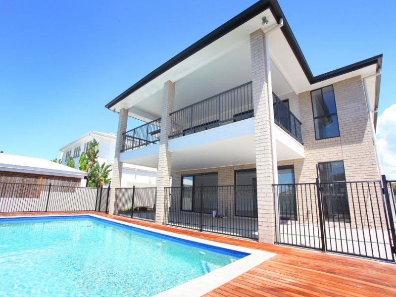 8 Seaforth Ave, Broadbeach Waters, QLD 4218