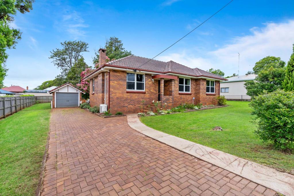 211 Long St, South Toowoomba, QLD 4350