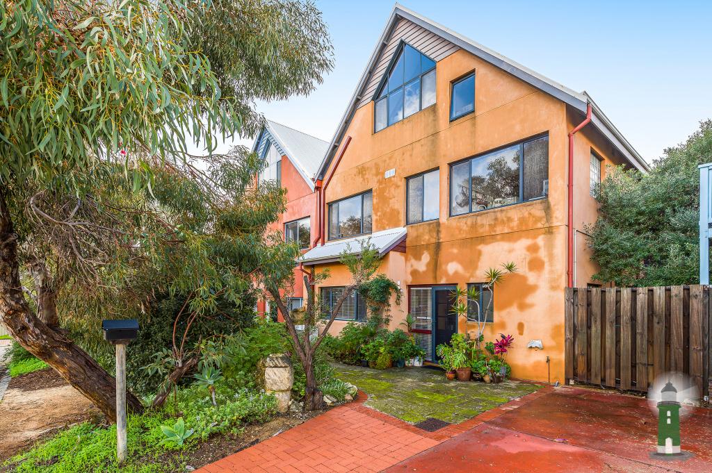 2/6 BOTTRILL ST, HAMILTON HILL, WA 6163