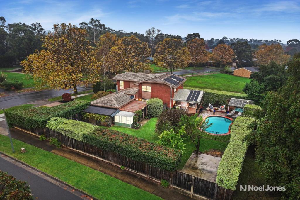 18 Summerhill Park Dr, Mooroolbark, VIC 3138
