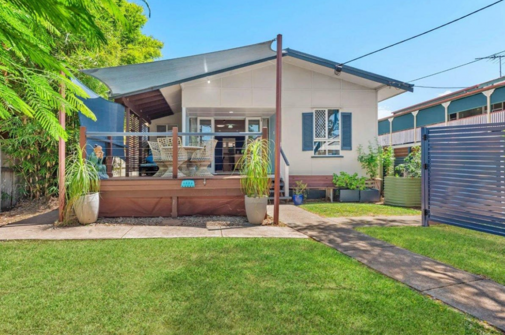 151 Prince Edward Pde, Scarborough, QLD 4020