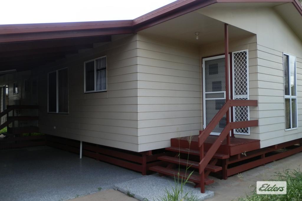 2/2 ROBERTS ST, EMERALD, QLD 4720