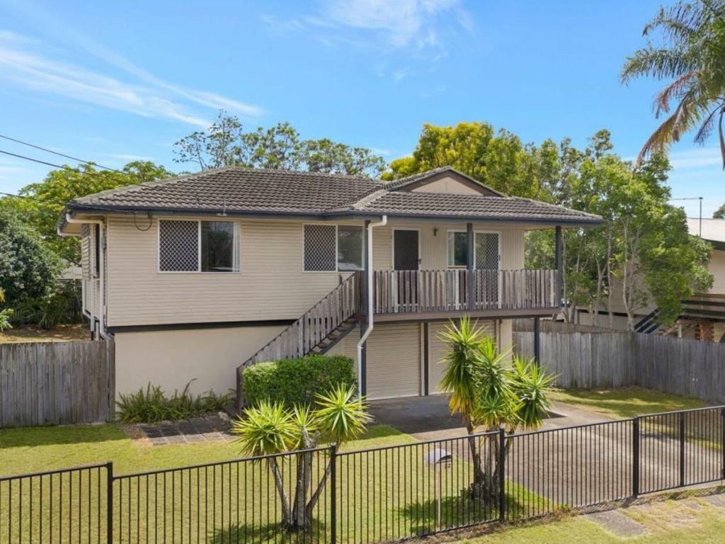 22 Maple St, Kingston, QLD 4114