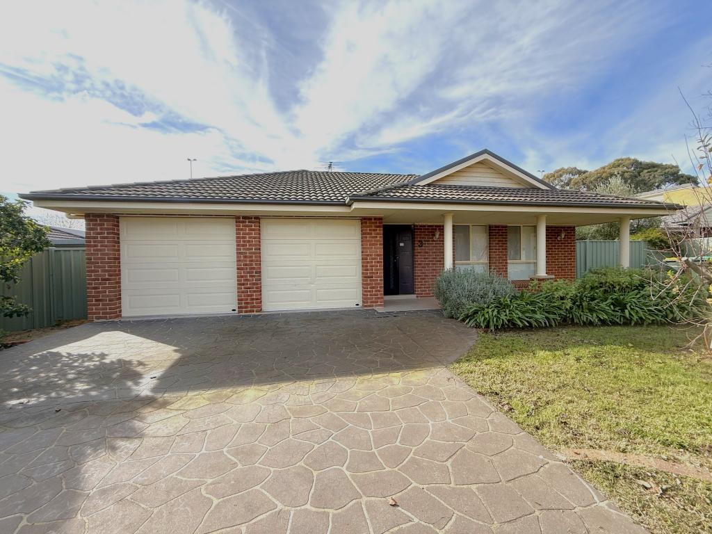 3 Mayoh Pl, Young, NSW 2594