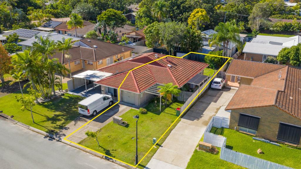 2/17 Coventry Ct, Labrador, QLD 4215