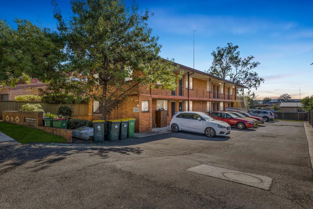 4/5 Adams St, Queanbeyan West, NSW 2620