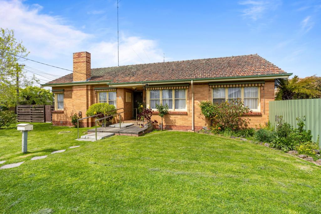 2 Browns Pde, Wendouree, VIC 3355