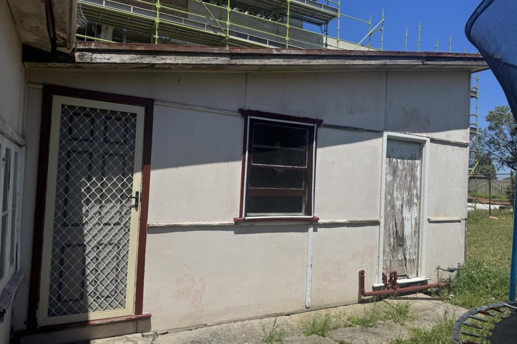 10 SMYTHE ST, MERRYLANDS, NSW 2160