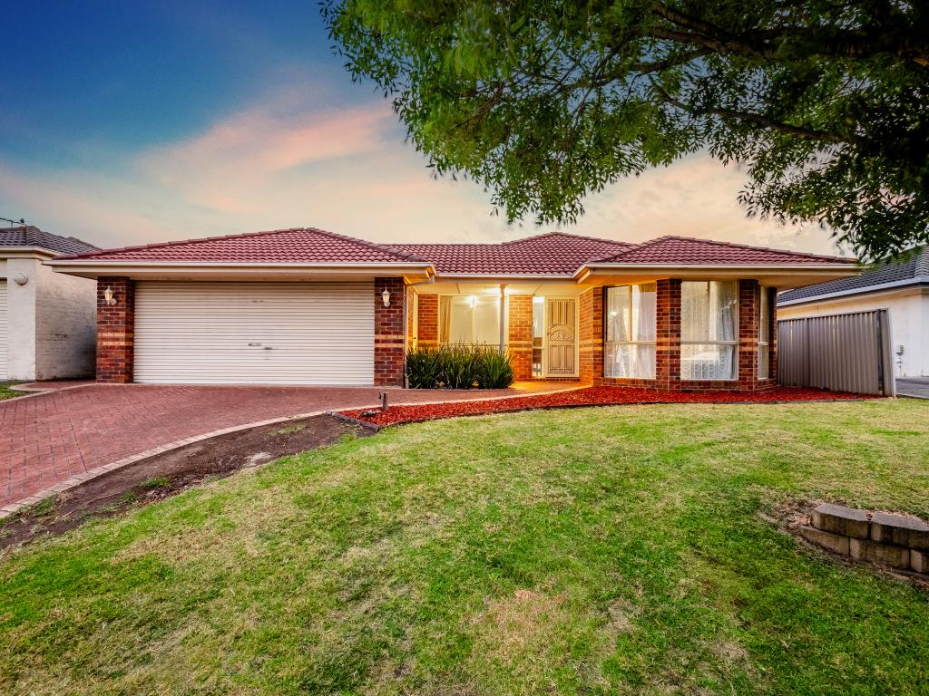 27 Hazelmere Ave, Cranbourne West, VIC 3977