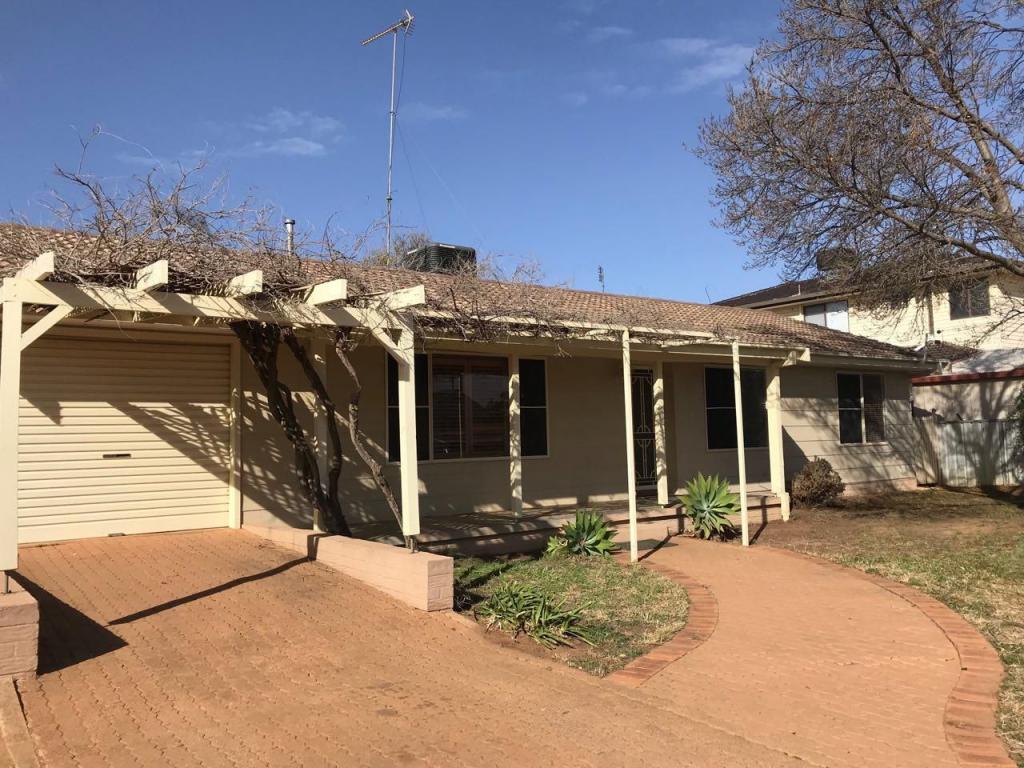 63 Farrer St, Parkes, NSW 2870