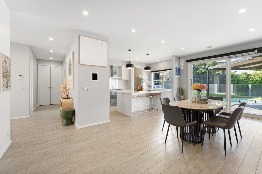 3 Brightstone Dr, Clyde North, VIC 3978