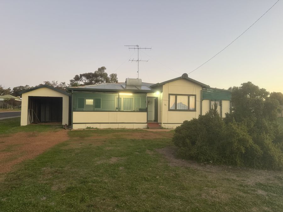 31 Hillman St, Darkan, WA 6392