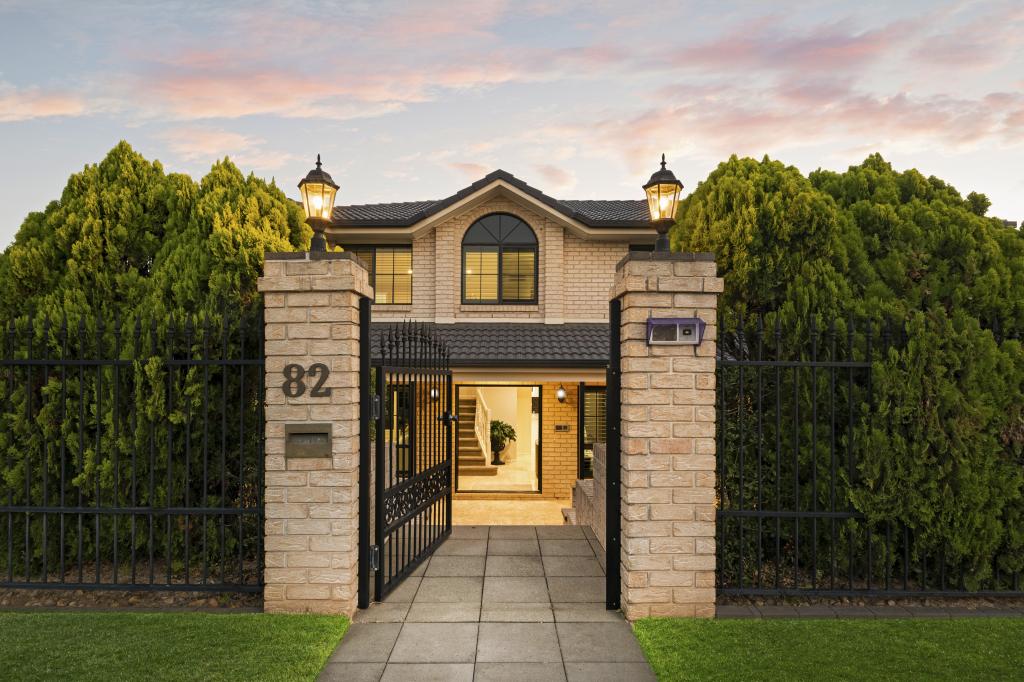 82 WILLOWTREE DR, FLINDERS VIEW, QLD 4305