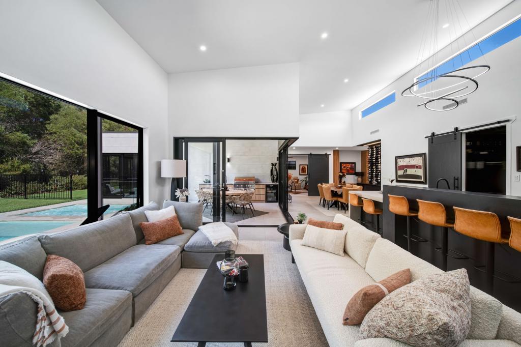 18 Oakmont Ct, Peregian Springs, QLD 4573